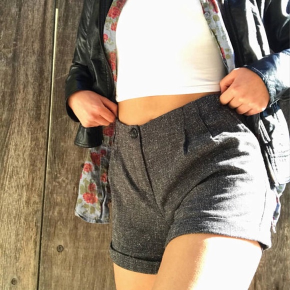 Loose Grainy Gray Shorts - Picture 2 of 5